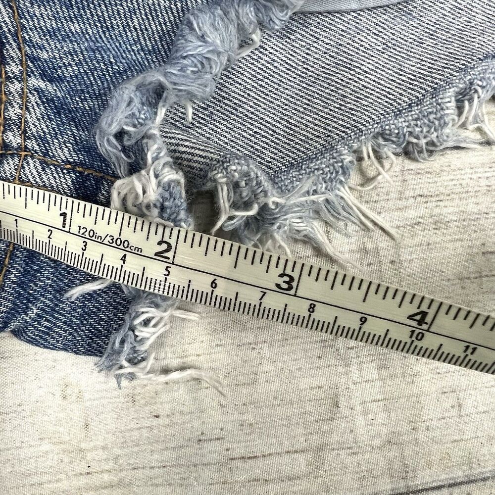 VINTAGE LEVI'S Shorts Women’s 7 Jr Blue Denim 950 Relaxed Fit Light Wash 90s - Picture 10 of 10